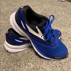 Brooks tennis shoes